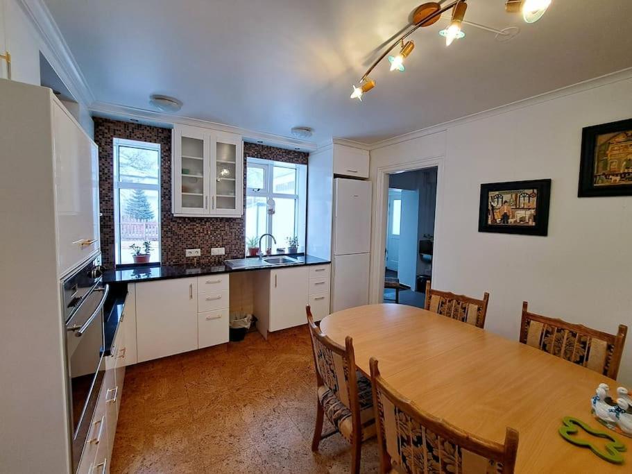 Spacious Apartment -Top Location Акурейрі Екстер'єр фото